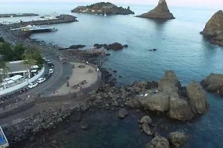 Casa Vacanze Acitrezza * アーチトレッツァ