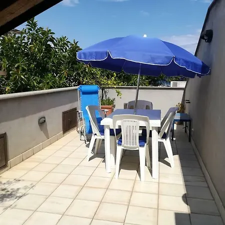 Casa Vacanze Acitrezza アパート アーチトレッツァ